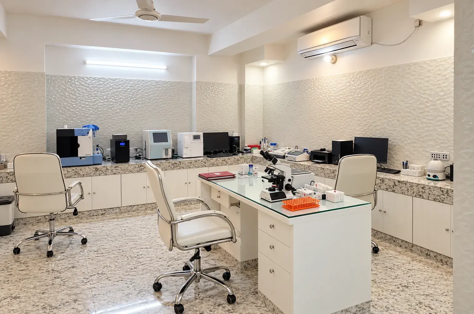 সাদা টেবিলে মাইক্রোস্কোপ ও যন্ত্রপাতিসহ ল্যাবরেটরি
